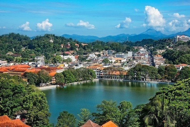Kandy Lake Walk